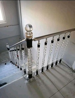 Crystal with Aluminium Staircase Rail