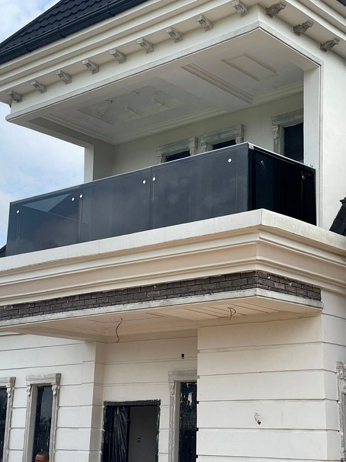Frameless Spider System Rails