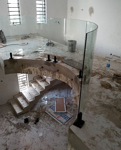 At DolfJane we can actually curve glass for real. Let's take your house to whole new level with our Curved Tampered Glass